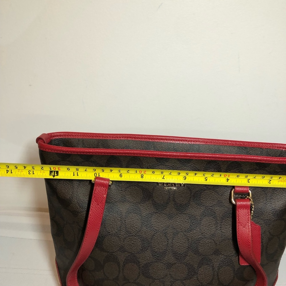 COACH GALLERY PURSE. Brown signature canvass. Gold hardware. Medium size. NEW - Picture 7 of 12